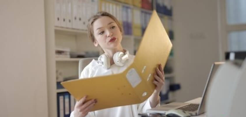 Hasta Kabul Görevlisi Kimdir?